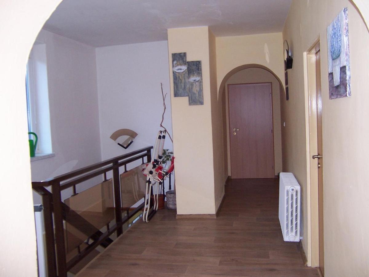 Salas-Dum Pro Spolecnou Dovolenou Az 11 Osob Exterior photo